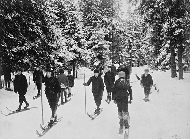 Катание на лыжах. Осло, Норвегия, 1900-е годы
