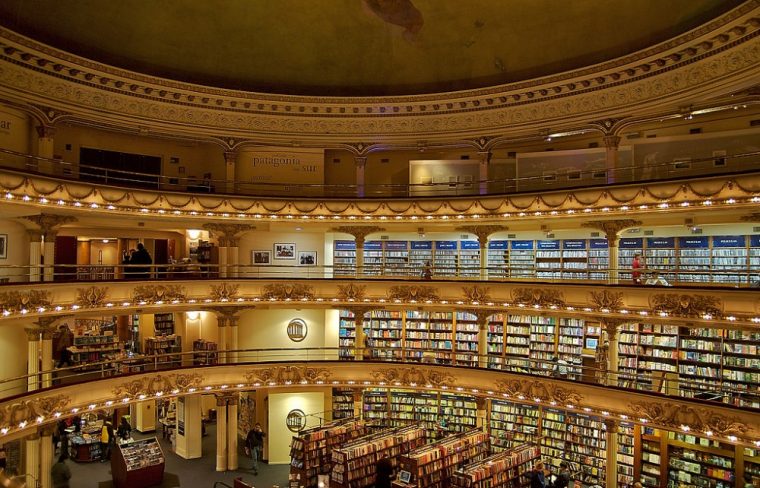 100-летний театр превратили в книжный, который круче любого музея